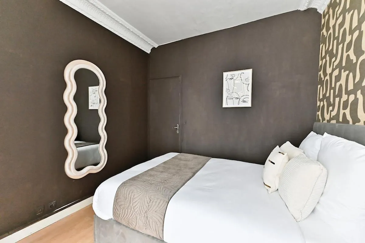 Beautiful Bright Apartment In Paris France