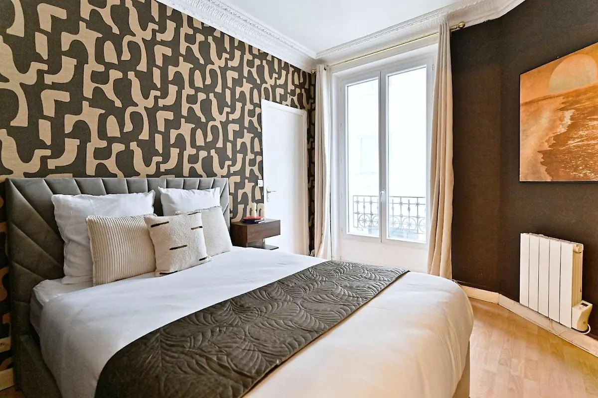 Beautiful Bright Apartment In Paris