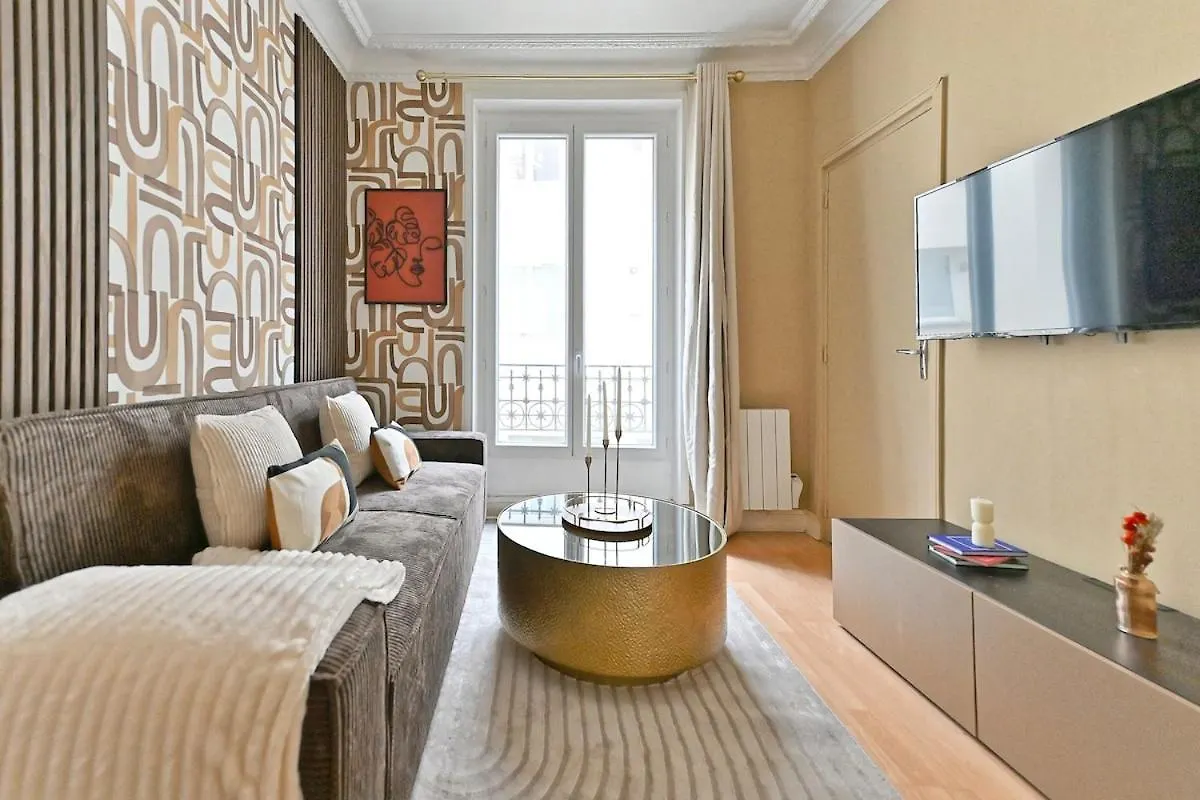 Beautiful Bright Apartment In Paris