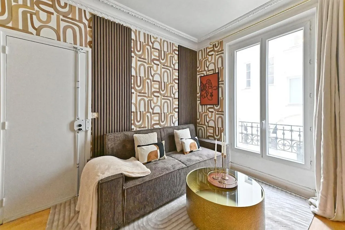 Beautiful Bright Apartment In Paris 0*,