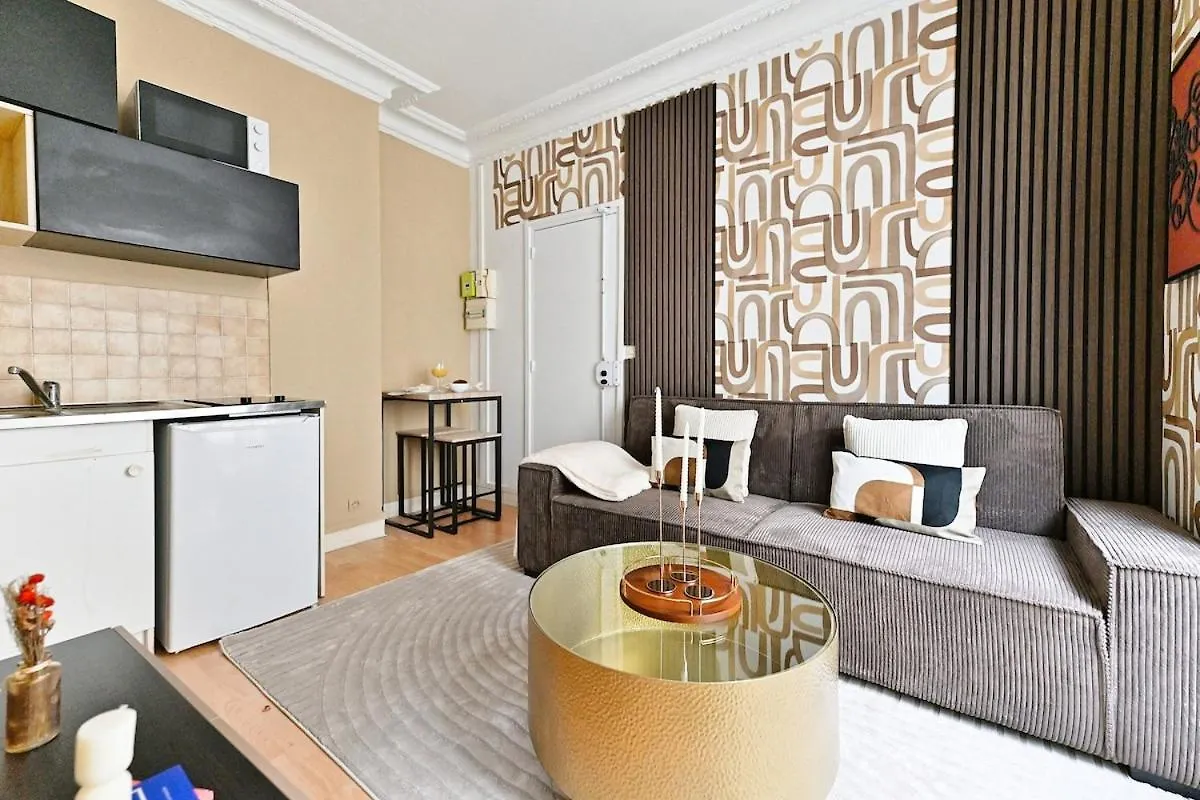 Beautiful Bright Apartment In Paris France