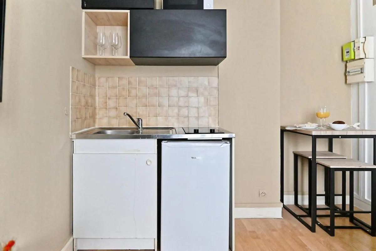 Beautiful Bright Apartment In Paris 0*,  Frankrig
