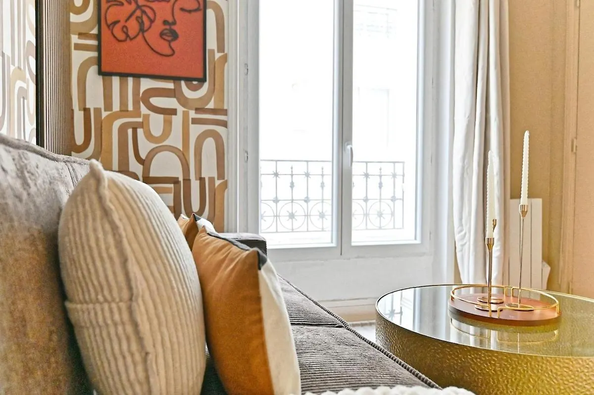 Beautiful Bright Apartment In Paris