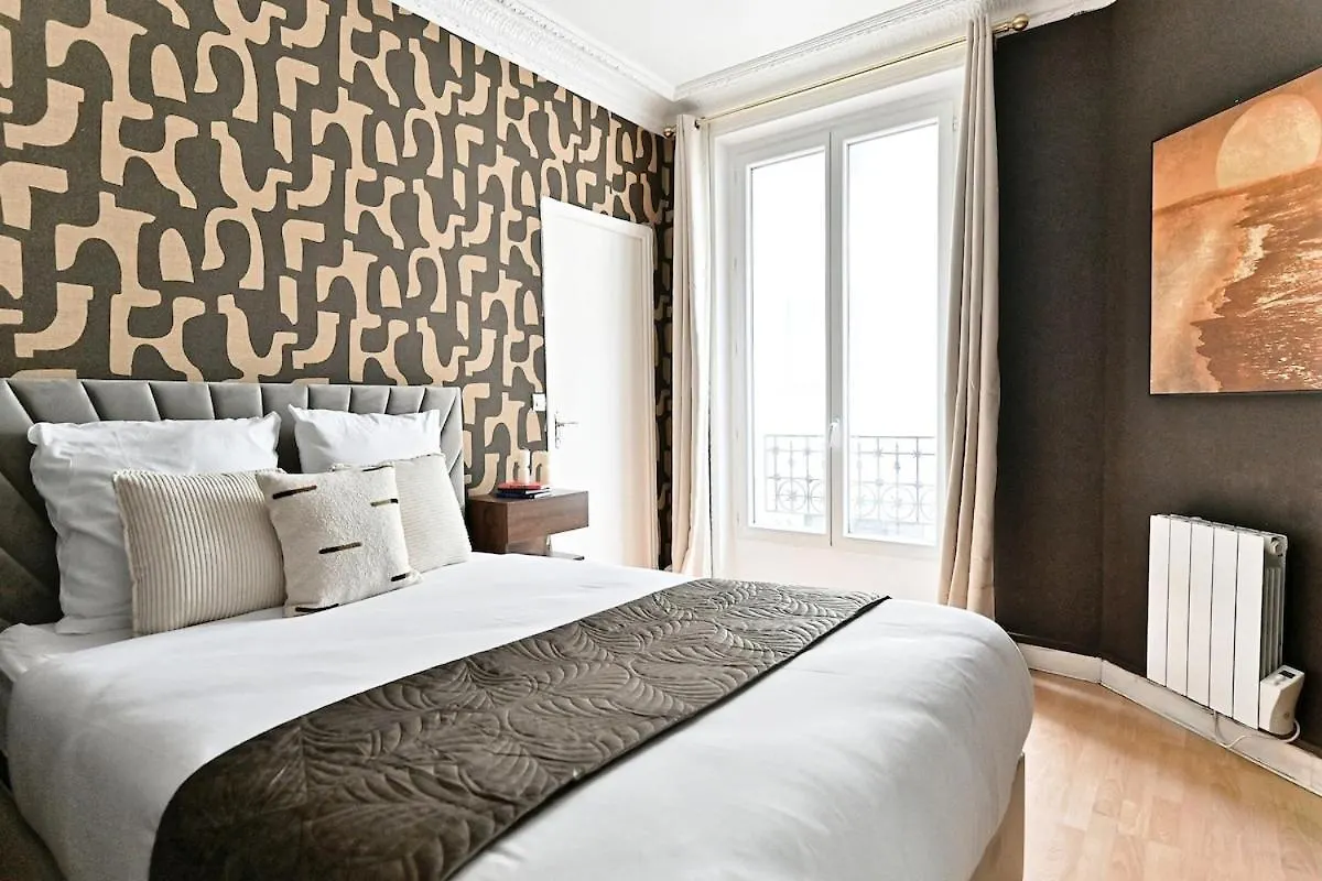 Beautiful Bright Apartment In Paris 0*,
